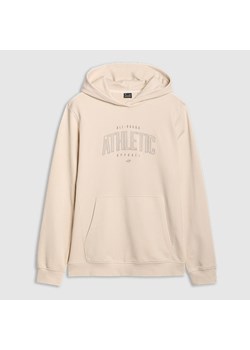 Męska bluza dresowa nierozpinana z kapturem 4F 4FRSS25TSWSM2201 - beżowa ze sklepu Sportstylestory.com w kategorii Bluzy męskie - zdjęcie 179127785