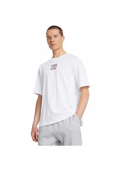 Męski t-shirt z nadrukiem Under Armour UA M Hw Os Sm Box Ss - biały ze sklepu Sportstylestory.com w kategorii T-shirty męskie - zdjęcie 179137846