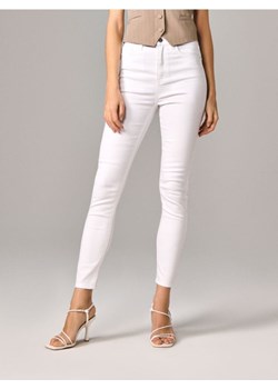 Sinsay - Jeansy super high waist skinny - biały ze sklepu Sinsay w kategorii Jeansy damskie - zdjęcie 179142457