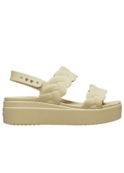 Klapki Crocs Brooklyn Woven Low Wedge 209977-212 - beżowe ze sklepu streetstyle24.pl w kategorii Klapki damskie - zdjęcie 179155849