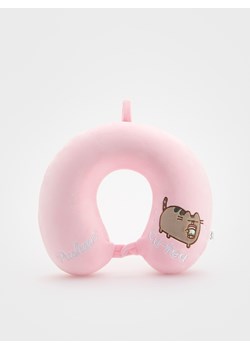 Reserved - Poduszka podróżna Pusheen - różowy ze sklepu Reserved w kategorii Akcesoria dziecięce - zdjęcie 179157756