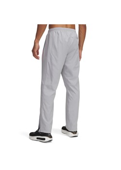 Męskie spodnie casual tkaninowe Under Armour UA Rival Woven Windbreaker Pant - szare ze sklepu Sportstylestory.com w kategorii Spodnie męskie - zdjęcie 179204008