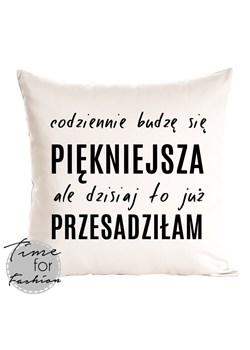 Poduszka"CODZIENNIE BUDZĘ SIE PIĘKNIEJSZA ALE DZISIAJ .." ze sklepu Time For Fashion w kategorii Poduszki dekoracyjne - zdjęcie 179230179