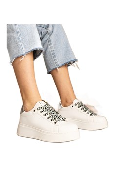 Białe sneakersy damskie z masywnym sznurowaniem ze sklepu ButyModne.pl w kategorii Buty sportowe damskie - zdjęcie 179232308