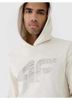 Męska bluza dresowa nierozpinana z kapturem 4F 4FWSS25TSWSM1585 - beżowa ze sklepu Sportstylestory.com w kategorii Bluzy męskie - zdjęcie 179257658