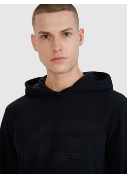 Męska bluza dresowa nierozpinana z kapturem 4F 4FWSS25TSWSM1585 - czarna ze sklepu Sportstylestory.com w kategorii Bluzy męskie - zdjęcie 179257666