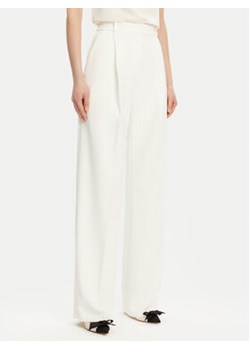 Elisabetta Franchi Spodnie materiałowe PA-081-51E2-V360 Biały Regular Fit ze sklepu MODIVO w kategorii Spodnie damskie - zdjęcie 179265096
