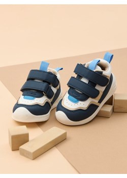 Sinsay - Sneakersy ze skórzaną wkładką z certyfikatem "ZDROWA STOPA" - granatowy - id: 506CE-59X - marki Sinsay - 179269985 Sinsay - Sneakersy ze skórzaną wkładką z certyfikatem "ZDROWA STOPA" - granatowy ze sklepu Sinsay w kategorii Buty sportowe dziecięce - zdjęcie 179269985