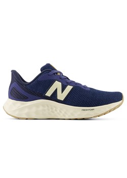 Buty damskie New Balance Fresh Foam Arishi v4 WARISRD4 – granatowe ze sklepu New Balance Poland w kategorii Buty sportowe damskie - zdjęcie 179276095