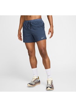 Męskie spodenki do biegania z wszytą bielizną 13 cm Nike Dri-FIT Stride - Niebieski ze sklepu Nike poland w kategorii Spodenki męskie - zdjęcie 179308457