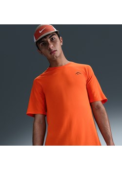 Męska koszulka z krótkim rękawem do biegania Dri-FIT ADV Nike Solar Chase - Pomarańczowy ze sklepu Nike poland w kategorii T-shirty męskie - zdjęcie 179308827