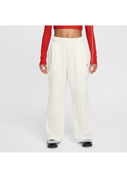 Dziewczęce spodnie z dzianiny o kroju oversize Dri-FIT Nike Sportswear - Biel ze sklepu Nike poland w kategorii Spodnie damskie - zdjęcie 179308865