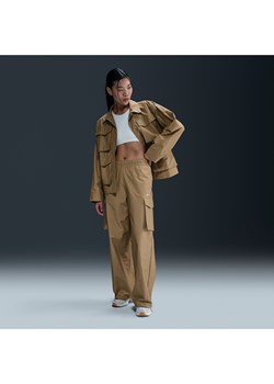 Damskie bojówki ze średnim stanem Nike Sportswear Everything Wovens - Brązowy ze sklepu Nike poland w kategorii Spodnie damskie - zdjęcie 179309169