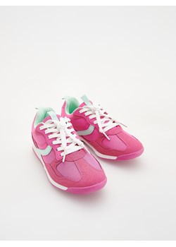 Reserved - Sneakersy z łączonych materiałów - fuksja ze sklepu Reserved w kategorii Buty sportowe dziecięce - zdjęcie 179324076