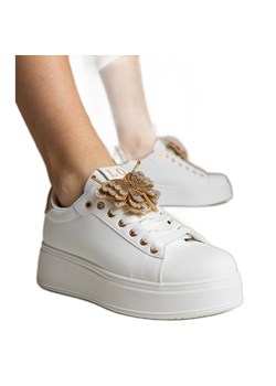 Biało-złote sneakersy zdobione motylkiem z cyrkoniami białe ze sklepu ButyModne.pl w kategorii Buty sportowe damskie - zdjęcie 179333689
