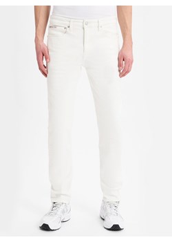 Calvin Klein Jeans Dżinsy slim tapered fit Mężczyźni écru jednolity ze sklepu vangraaf w kategorii Jeansy męskie - zdjęcie 179335266