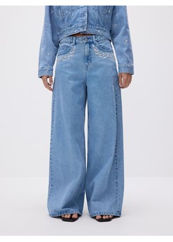 Reserved - Jeansy wide leg z haftem - niebieski - id: YS045-50J - marki Reserved - 179337829 Reserved - Jeansy wide leg z haftem - niebieski ze sklepu Reserved w kategorii Jeansy damskie - zdjęcie 179337829