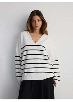 Reserved - Sweter oversize - złamana biel ze sklepu Reserved w kategorii Swetry damskie - zdjęcie 179339345