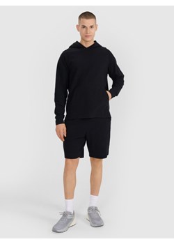 Męska bluza dresowa nierozpinana z kapturem 4F 4FWSS25TSWSM1558 - czarna ze sklepu Sportstylestory.com w kategorii Bluzy męskie - zdjęcie 179341598
