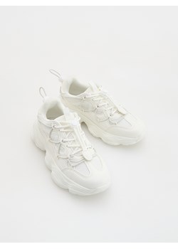 Reserved - Sneakersy ze stoperem na pięcie - biały ze sklepu Reserved w kategorii Buty sportowe dziecięce - zdjęcie 179355588