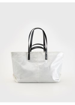 Reserved - Torebka shopper z metalicznym połyskiem - srebrny ze sklepu Reserved w kategorii Torebki damskie - zdjęcie 179360477