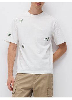 Reserved - T-shirt relaxed z haftem - złamana biel ze sklepu Reserved w kategorii T-shirty męskie - zdjęcie 179361259