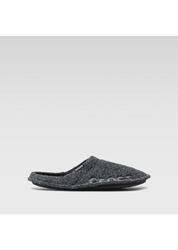 Kapcie Crocs BAYA SLIPPER 205917-060 ze sklepu ccc.eu w kategorii Kapcie męskie - zdjęcie 179376379