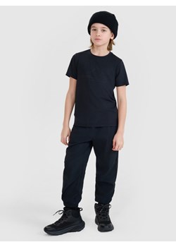 Chłopięcy t-shirt trekkingowy 4F 4FJWSS25TFTSM1212 - czarny ze sklepu Sportstylestory.com w kategorii T-shirty chłopięce - zdjęcie 179382025