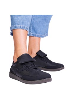 Czarne niskie sneakersy sznurowane ze sklepu ButyModne.pl w kategorii Buty sportowe damskie - zdjęcie 179387015
