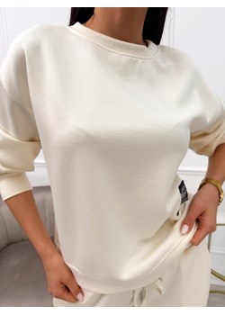Jasnobeżowa Bluza z Naszywką ze sklepu ModnaKiecka.pl w kategorii Bluzy damskie - zdjęcie 179395865