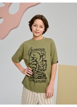 Sinsay - Koszulka oversize - zielony - id: 206DR-81X - marki Sinsay - 179469619 Sinsay - Koszulka oversize - zielony ze sklepu Sinsay w kategorii T-shirty chłopięce - zdjęcie 179469619
