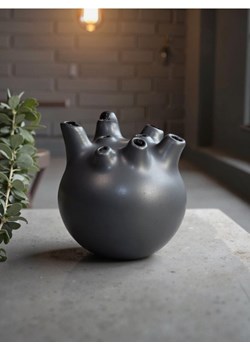 Sinsay - Wazon ceramiczny z ośmioma otworami o różnej średnicy - czarny ze sklepu Sinsay w kategorii Wazony - zdjęcie 179484368