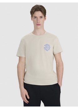 Męski t-shirt z nadrukiem 4F 4FWSS25TTSHM1980 - beżowy ze sklepu Sportstylestory.com w kategorii T-shirty męskie - zdjęcie 179485399