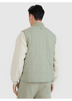 Męski bezrękawnik ze stójką 4F 4FWSS25TVJAM210  - zielony ze sklepu Sportstylestory.com w kategorii Kamizelki męskie - zdjęcie 179485569