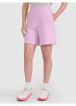 Damskie spodenki dresowe 4F 4FRSS25TSHOF727 - różowe ze sklepu Sportstylestory.com w kategorii Szorty - zdjęcie 179485599