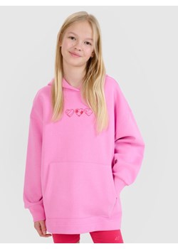 Dziewczęca bluza dresowa nierozpinana z kapturem 4F 4FJRSS25TSWSF2235 - różowa ze sklepu Sportstylestory.com w kategorii Bluzy dziewczęce - zdjęcie 179536156