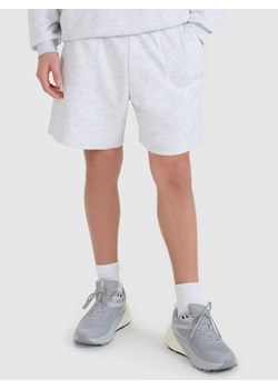 Spodenki dresowe uniseks 4F 4FWSS25TSHOU544 - szare ze sklepu Sportstylestory.com w kategorii Spodenki męskie - zdjęcie 179573895