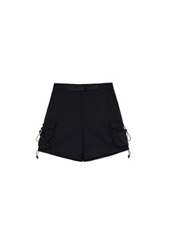 Cropp - Czarne szorty z kieszeniami cargo - czarny - id: 390DE-99X - marki Cropp - 179618146 Cropp - Czarne szorty z kieszeniami cargo - czarny ze sklepu Cropp w kategorii Spodenki męskie - zdjęcie 179618146