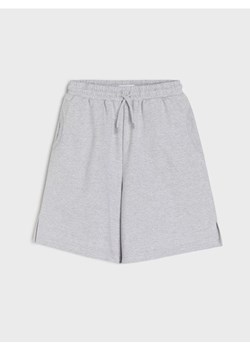 Sinsay - Luźne szorty w stylu basic - szary ze sklepu Sinsay w kategorii Spodenki dziewczęce - zdjęcie 179642588
