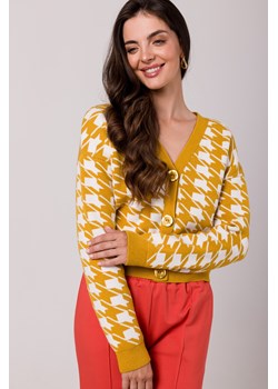Krótki kardigan zapinany na guziki - miodowy - id: 2025306 - marki Be Knitwear - 179651378 Krótki kardigan zapinany na guziki - miodowy ze sklepu Cudmoda w kategorii Swetry damskie - zdjęcie 179651378