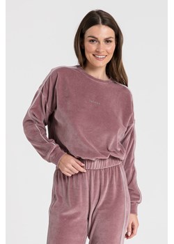Welurowa bluza z wypustką - brudny róż ze sklepu Cudmoda w kategorii Bluzy damskie - zdjęcie 179651467