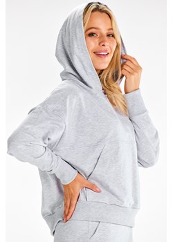 Bluza dresowa z kieszenią kangurek - szara ze sklepu Cudmoda w kategorii Bluzy damskie - zdjęcie 179651567