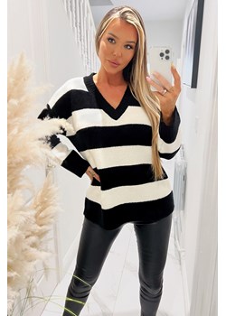 Sweter w pasy z dekoltem V - czarny ze sklepu Cudmoda w kategorii Swetry damskie - zdjęcie 179651807