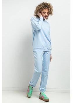 Prosta bluza dresowa - jasnoniebieska ze sklepu Cudmoda w kategorii Bluzy damskie - zdjęcie 179651897