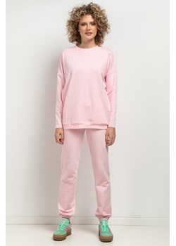 Prosta bluza dresowa - jasnoróżowa ze sklepu Cudmoda w kategorii Bluzy damskie - zdjęcie 179651898