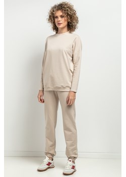 Prosta bluza dresowa - jasnobeżowa ze sklepu Cudmoda w kategorii Bluzy damskie - zdjęcie 179651899