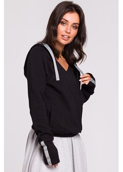 Bluza z kapturem i przodem na zakładkę - czarna ze sklepu Cudmoda w kategorii Bluzy damskie - zdjęcie 179652399