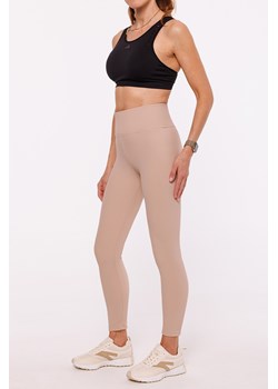 Dopasowane legginsy prążkowane z wysokim stanem - ciemnobeżowe ze sklepu Cudmoda w kategorii Spodnie damskie - zdjęcie 179652495