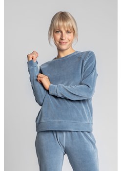 Welurowa bluza z reglanowymi rękawami - niebieska ze sklepu Cudmoda w kategorii Bluzy damskie - zdjęcie 179654405