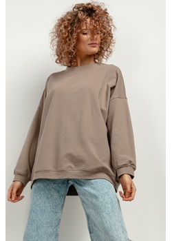 Szeroka bluza damska z długimi rękawami - cappuccino ze sklepu Cudmoda w kategorii Bluzy damskie - zdjęcie 179654546